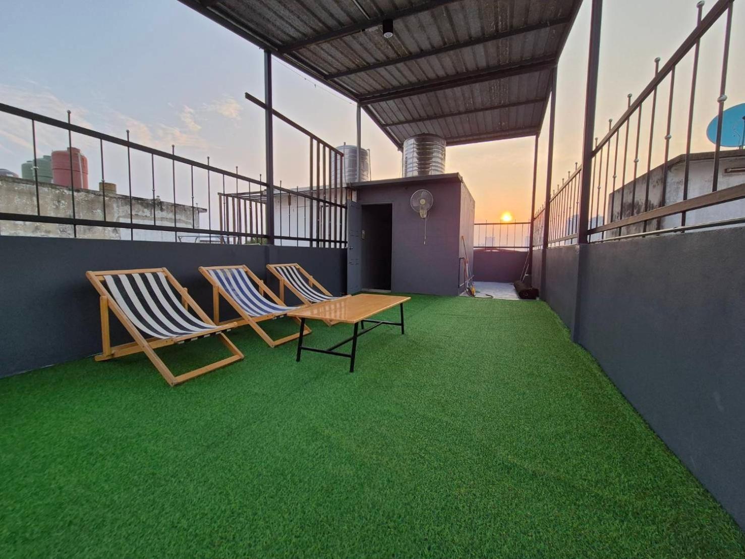 Phuket Vibe, House, 7 Mins To Bts, Center, Private In Sathon, Private Bathroom, Bangkok, Thailand Gasthof Bangkok
